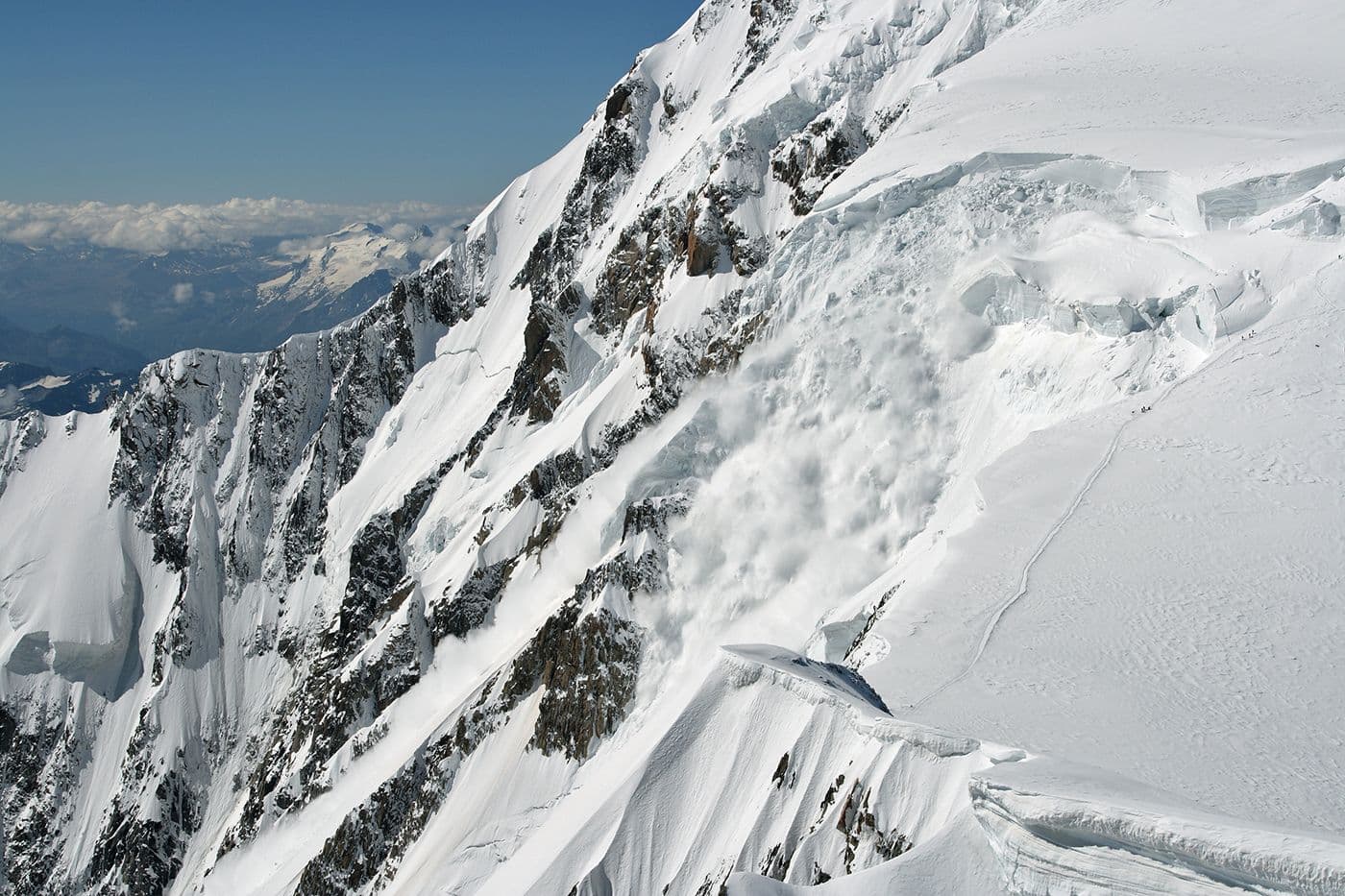 Avalanche Brenva Mont Blanc — photo 4