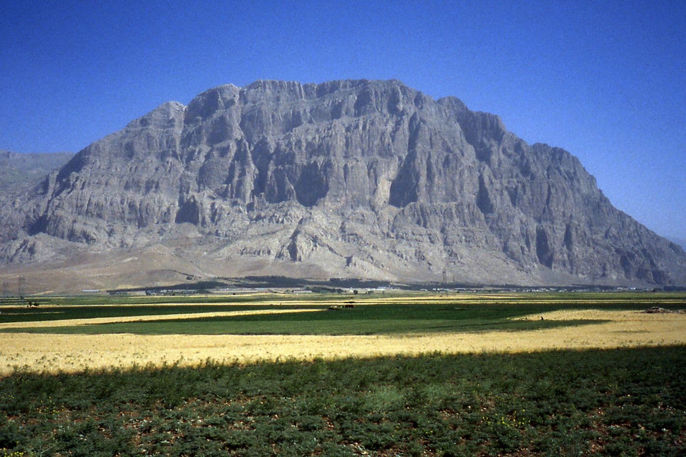 Escalade Iran Bisotun — photo 3