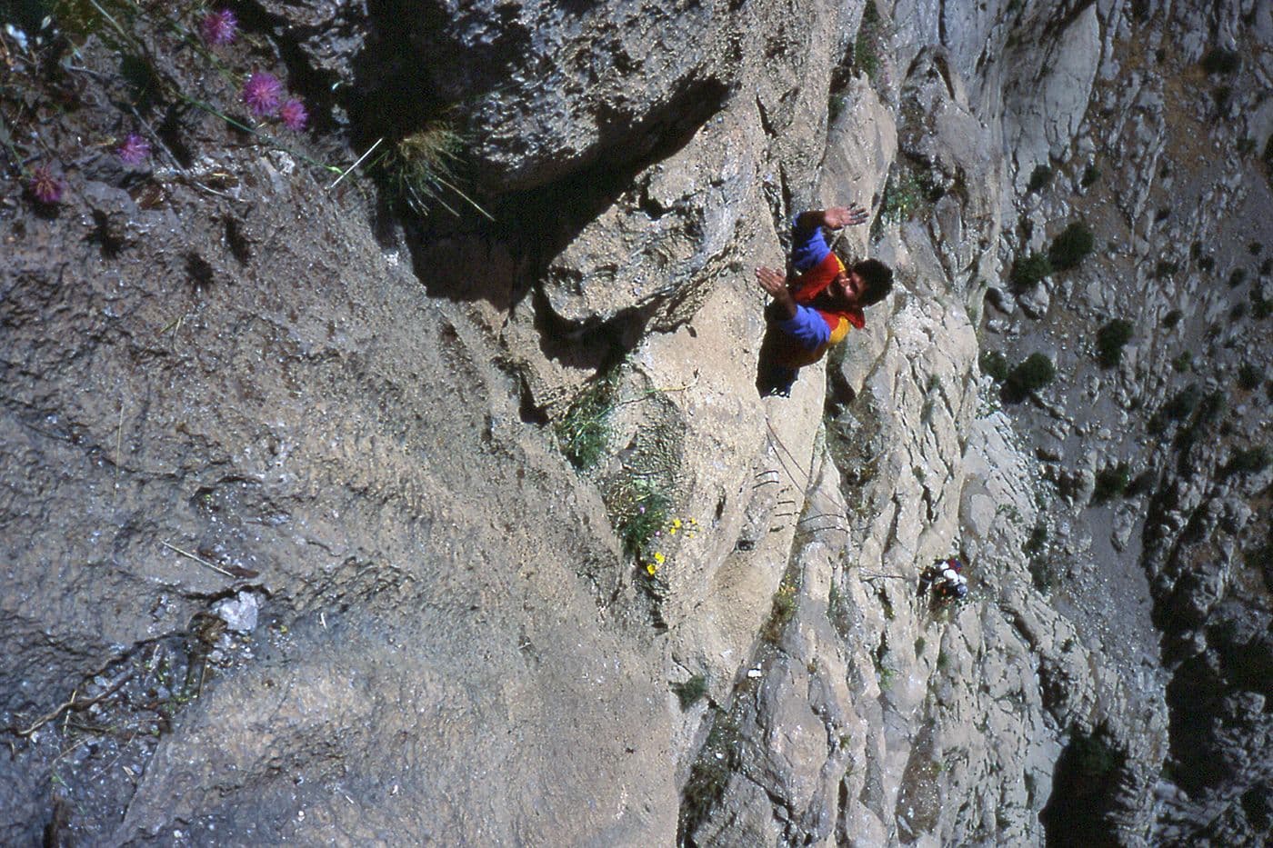Escalade Iran Bisotun — photo 17