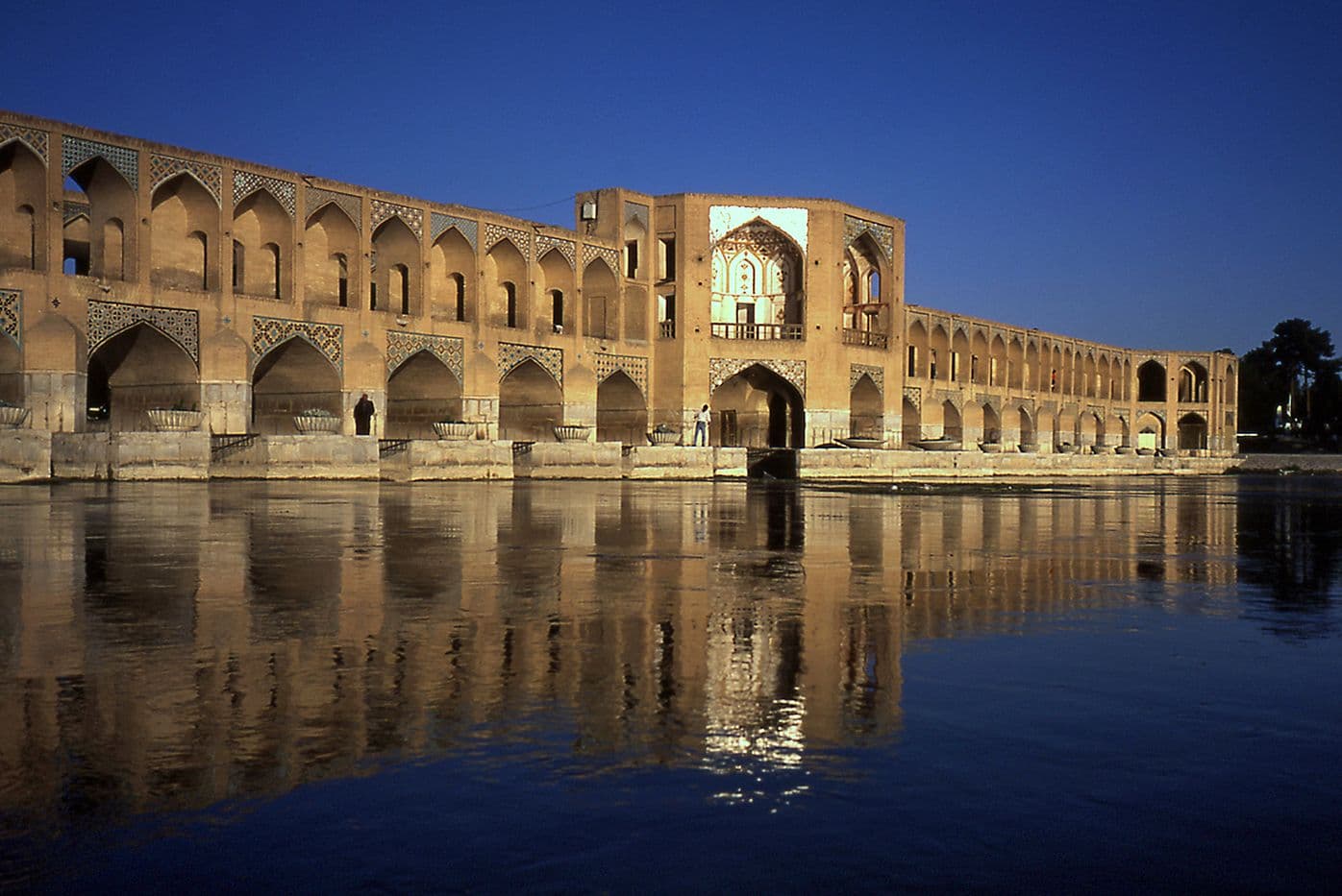 Escalade Iran Bisotun — photo 24