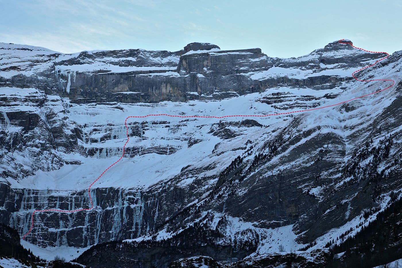 Gavarnie Montée Trois Étages Hiver Sortie Casque du Marboré